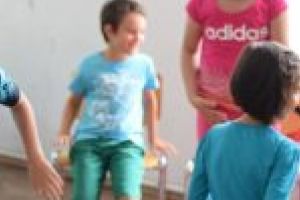 10 calculatoare pentru o şcoală din Caransebeş, prin Asociaţia Ateliere Fără Frontiere