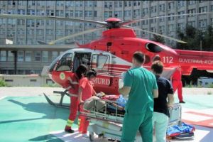 NEWS ALERT. Tânăr de 19 ani, ÎNJUNGHIAT de mai multe ori de un BĂRBAT