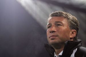 DEZASTRU pentru Dan Petrescu. Românul A RETROGRADAT în China şi a ratat un un bonus financiar INCREDIBIL