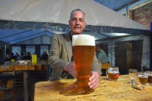 S-a deschis Tom Beer, prima manufactură de bere artizanală în Oradea. Are cramă, terasă şi berar german (FOTO)