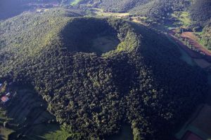 Când mai mergeţi la Barcelona trebuie să vizitaţi schitul misterios din vulcan