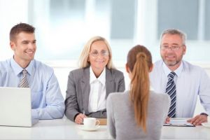 Peste 3.500 de români au fost obligaţi să îşi facă firmă sau PFA de către angajatorii lor