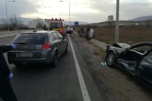 FOTO/ Accident rutier pe DN1: Două persoane din Alba rănite în urma unui accident provocat de un tânăr de 21 de ani
