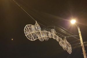 Instalaţii luminoase pentru sărbătorile de iarnă, în toate cartierele Sucevei