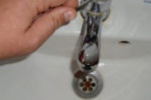 Lucrările la aleea de promenadă lasă o şcoală din Reşiţa fără apă