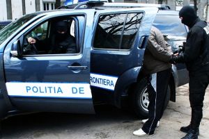 Autoturism cu I.T.P. fals, descoperit de poliţiştii de frontieră