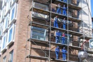 ȘOCANT. Reabilitarea termică poate UCIDE. Specialiştii vorbesc despre 3.000 de blocuri în pericol să fie mistuite în incendii ca cel de la COLECTIV