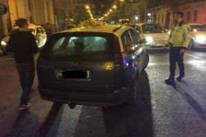 Accident lângă SORA! O şoferiţă a condus pe banda autobuzelor şi a lovit un taxi - FOTO