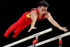 Gimnastica-CM 2018: Chinezul Zou Jingyuan si-a conservat titlul mondial la paralele