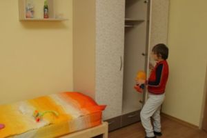 Copiii ORFANI nu vor mai putea fi CAZAȚI în centre de PLASAMENT