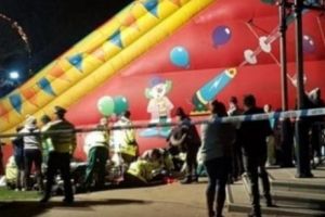 ALERTĂ. Tobogan prăbuşit peste opt copii într-o piaţă din Marea Britanie