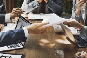 Unde au găsit sprijin românii care au PROBLEME CU BĂNCILE. Sute de dosare au fost soluţionate