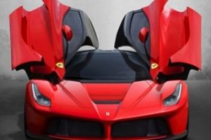 VIDEO SPECTACULOS - Un Ferrari de peste 150.000 de euro s-a făcut PRAF pe DN1, la intrarea in Bucuresti