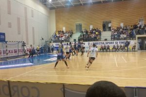 SCM Râmnicu Vâlcea a câştigat derbyul din deplasare cu echipa Corona Braşov şi continuă parcursul extraordinar