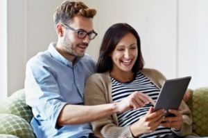 Femei vs bărbaţi: Cine reuşeşte să ECONOMISEASCĂ BANI mai bine