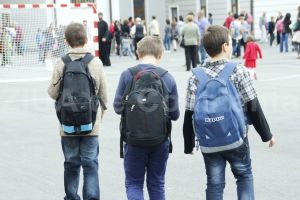 Gata vacanta! Elevii din invatamantul primar si prescolarii se vor intoarce luni la cursuri,