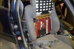O maramureseanca nu a scapat de vigilenta politistilor. Aceasta si-a modificat autoturismul pentru a-si ascunde “marfa”