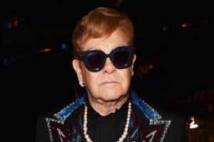 Un manuscris cu versurile piesei ”Your Song” a lui Elton John va fi scos la licitatie la New York