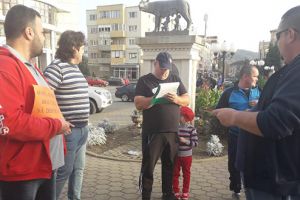 Protest la Brad din cauza gunoaielor