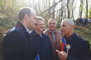 Ceremonial la Monumentul Eroilor din Dăneşti! O delegaţie PNL Gorj, la eveniment