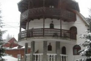 Pensiunile ANTREC menţin tarifele de Revelion de anul trecut; hotelurile de lux majorează cu 10%