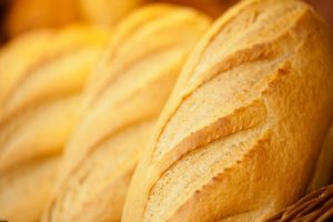 Pâinea se scumpeşte de luna aceasta, din cauza majorărilor la preţul gazelor şi al energiei electrice