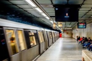 HAOS la METROU. MII de BUCUREȘTENI au fost LOVIȚI. METROREX TACE