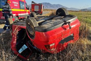 Livezile: Maşină răsturnată în şanţ. Trei femei, duse la spital (FOTO)