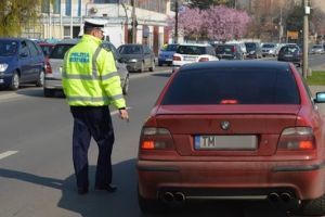 Zeci de permise retinute si sute de amenzi pe drumurile din Timis, in weekend
