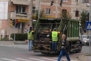 Accident in Ploiesti, pe str. Basarabi. Un angajat de la salubritate a fost lovit de un sofer neatent