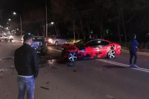 Două accidente, în Prahova, duminică seara. Motociclist rănit la Loloiasca şi două maşini făcute praf pe Centura de Vest