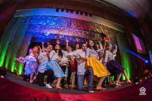 Miss şi Mister Boboc la Colegiul Naţional de Informatică, aleşi în atmosfera magică a ...