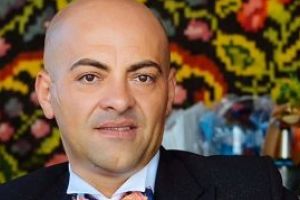 Primarul cu elicopter revine la Borsa. Tony se pregateste din nou de politica