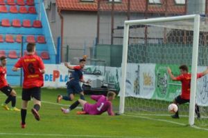 Fruntaşele se distanţează în Liga IV