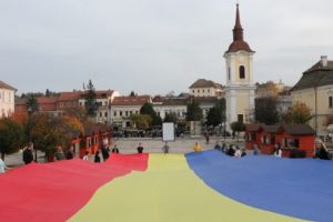 FOTO: Caravana Tricolorul a ajuns în Piaţa Teatrului din Târgu-Mureş