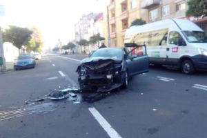 FOTOGALERIE. Impact violent între două maşini, în municipiul Satu Mare. Au intervenit pompierii