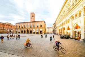 Bere gratis pentru pietoni şi biciclişti, în Bologna