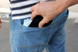 Hoţ prins la furat în tren. A lăsat o femeie fără telefon, pe cursa Cluj-Gherla