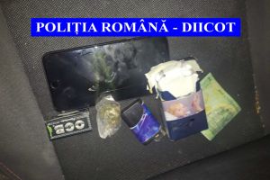 Cercetaţi pentru trafic de droguri de risc