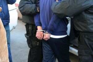 Omorât cu secera pentru locul de păşunat. Criminalul a fost arestat preventiv