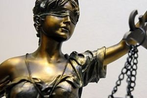 „Asta este anarhie! Dacă JUSTIŢIA nu reintră în ECHILIBRU, suntem pierduţi! Ăştia din servicii sunt în stare să ne distrugă şi să ne vândă pe toţi pentru putere”