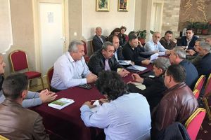 Problema ridicării gunoiului la Brad, aparent, rezolvată