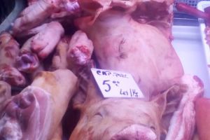 În Piaţa Ceair, carnea de porc se vinde foarte bine