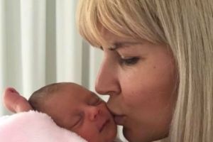Impresionant!  Eva Maria SĂRUTATĂ tandru de mama ei, ELENA UDREA