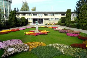 Sa ne mandrim cu orasul nostru.Prima grădină botanică din România