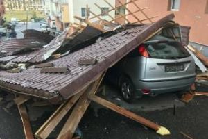 Pagube URIAȘE în Floreşti, după furtuna de duminică. Ce pot face cei afectaţi