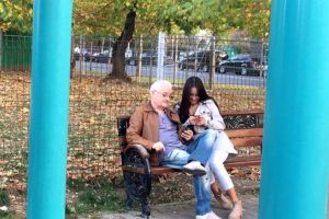 Irinel Columbeanu şi-a scos iubita la joacă, în parc! Omul de afaceri are 61 de ani, iar partenera lui...