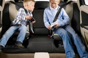 Acum e CLAR! Uite cine NU trebie să poarte centura de siguranţă în MAȘINĂ. AMENDA poate fi evitată!