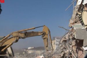 Restaurantul Scorpion, demolat cu buldozerele, pentru a face loc unui Kaufland Mall