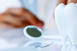 O româncă, medic stomatolog de groază în Franţa, supranumită „măcelarul”. Condamnată la trei ani cu suspendare după ce a mutilat 22 de pacienţi